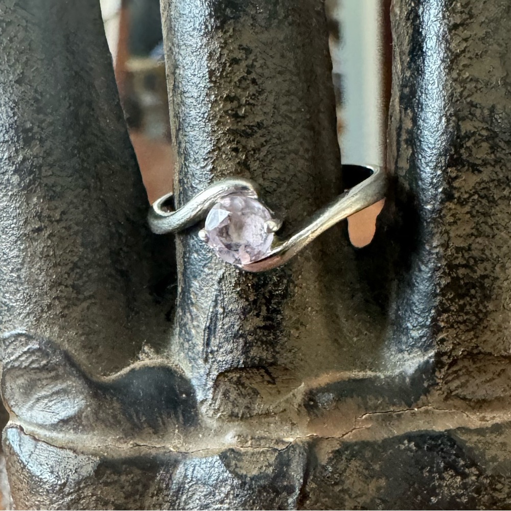 Sterling silver with round amethyst stone